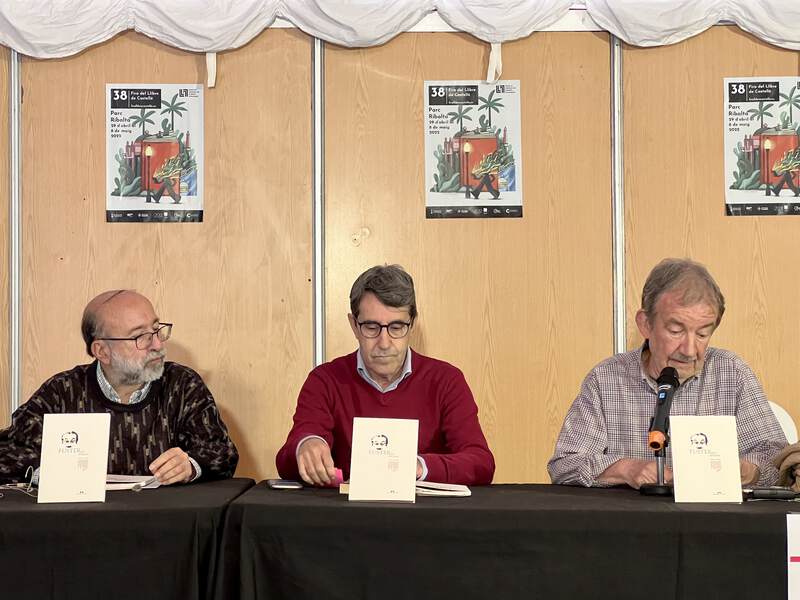 D'esquerra a dreta, Toni Royo, Vicent Pitarch i Lluís Meseguer en la Fira del Llibre de Castelló.