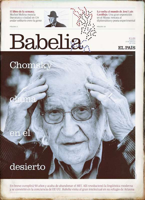 Portada de Babelia, suplement cultural d’El País, amb una foto retrat de Chomsky i el titular “Chomsky clama en el desierto”.